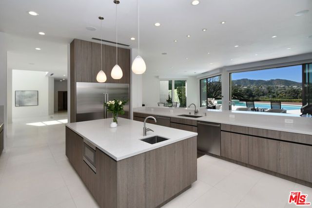 16167 Royal Oak Road, Encino (los Angeles), CA 91436