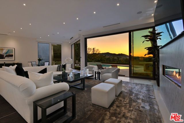 16167 Royal Oak Road, Encino (los Angeles), CA 91436