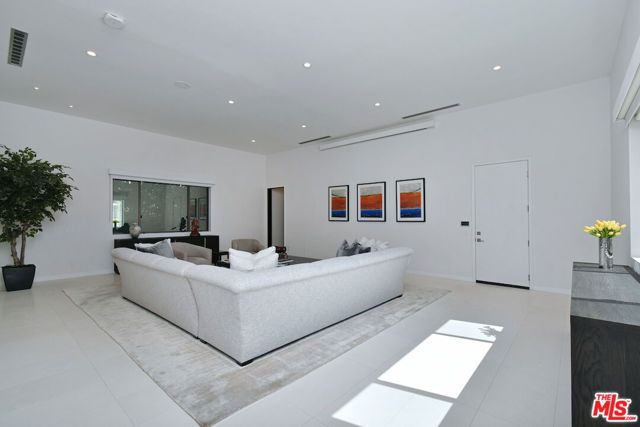 16167 Royal Oak Road, Encino (los Angeles), CA 91436