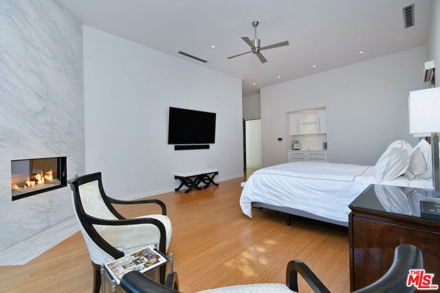 16167 Royal Oak Road, Encino (los Angeles), CA 91436
