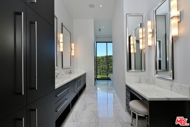 16167 Royal Oak Road, Encino (los Angeles), CA 91436