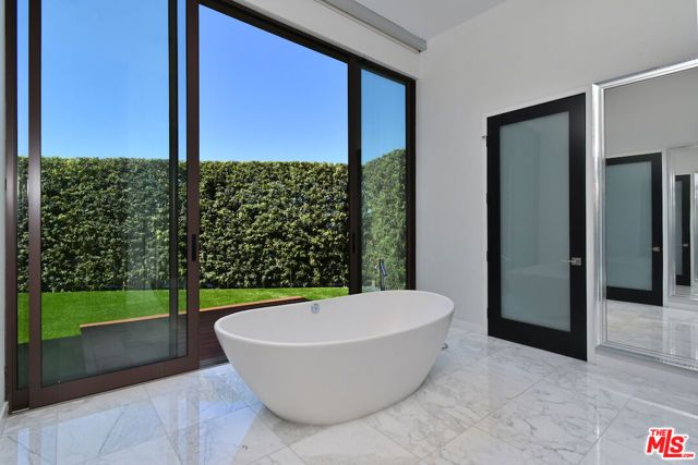 16167 Royal Oak Road, Encino (los Angeles), CA 91436