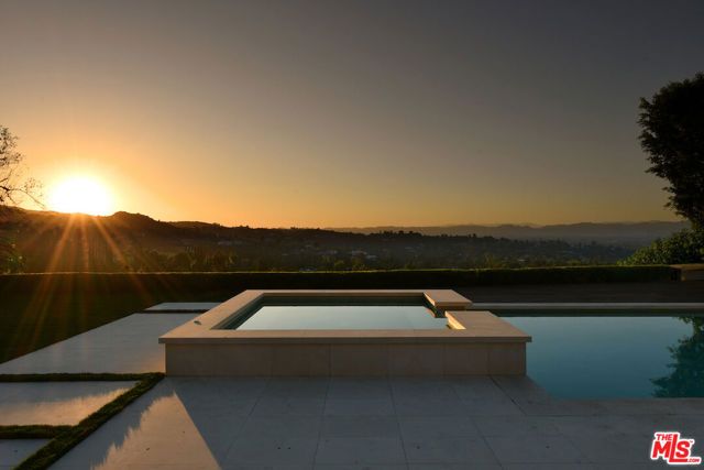 16167 Royal Oak Road, Encino (los Angeles), CA 91436