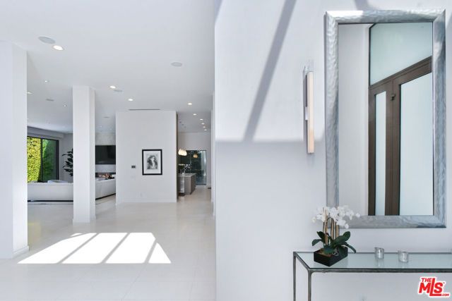 16167 Royal Oak Road, Encino (los Angeles), CA 91436