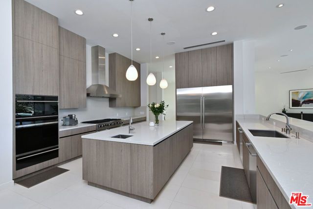 16167 Royal Oak Road, Encino (los Angeles), CA 91436