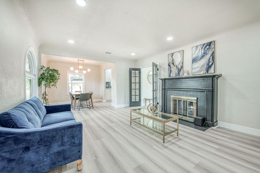 Image 10 of property listing at 3030 E Normal, Fresno, CA 93703
