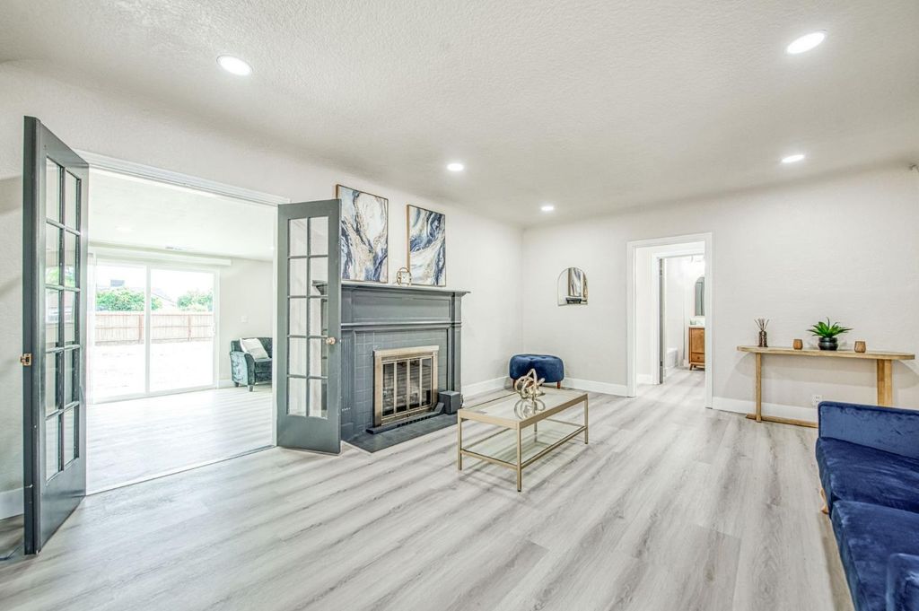 Image 12 of property listing at 3030 E Normal, Fresno, CA 93703