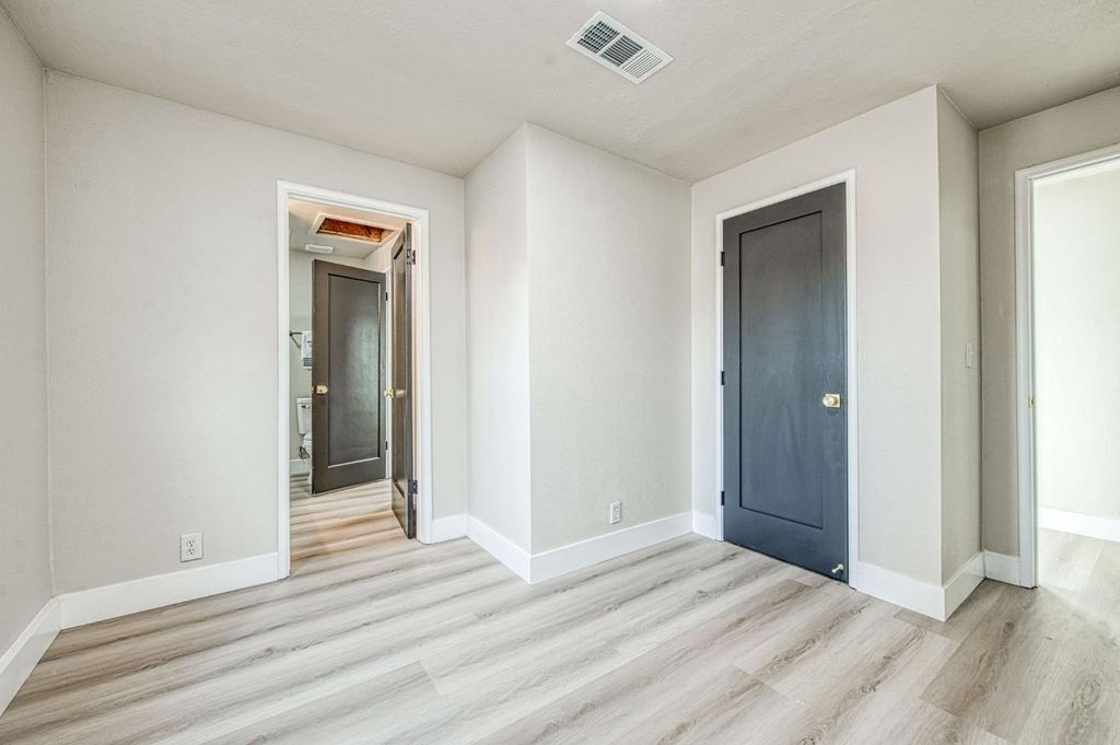 Image 28 of property listing at 3030 E Normal, Fresno, CA 93703