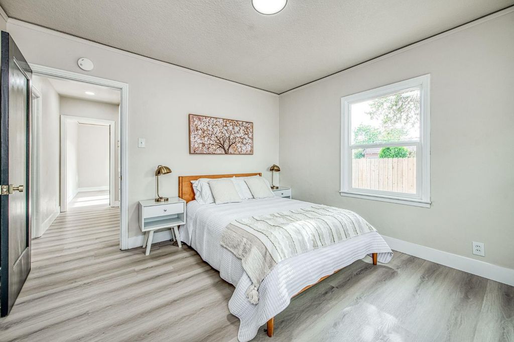 Image 34 of property listing at 3030 E Normal, Fresno, CA 93703