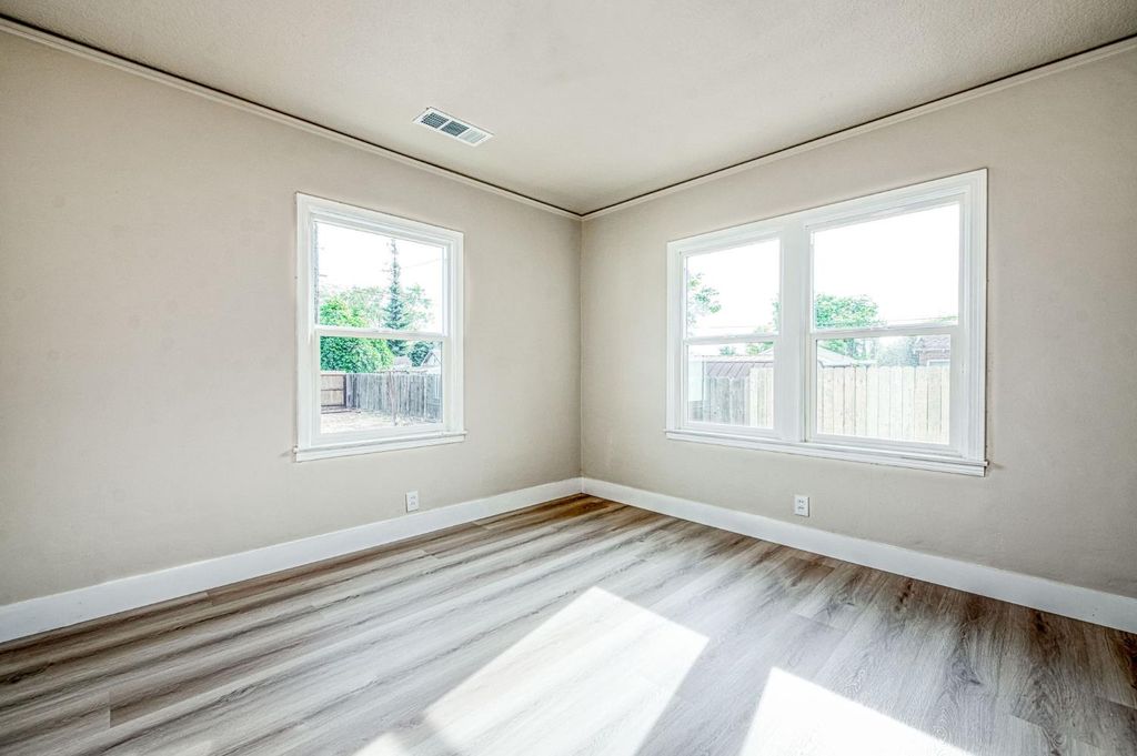Image 35 of property listing at 3030 E Normal, Fresno, CA 93703