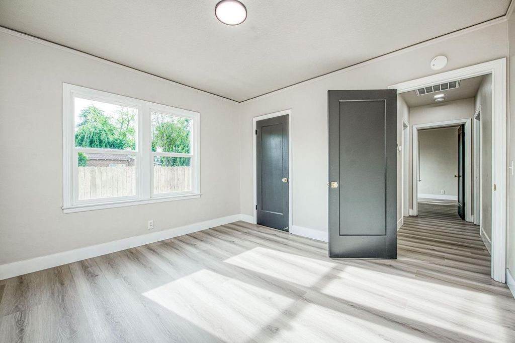 Image 36 of property listing at 3030 E Normal, Fresno, CA 93703