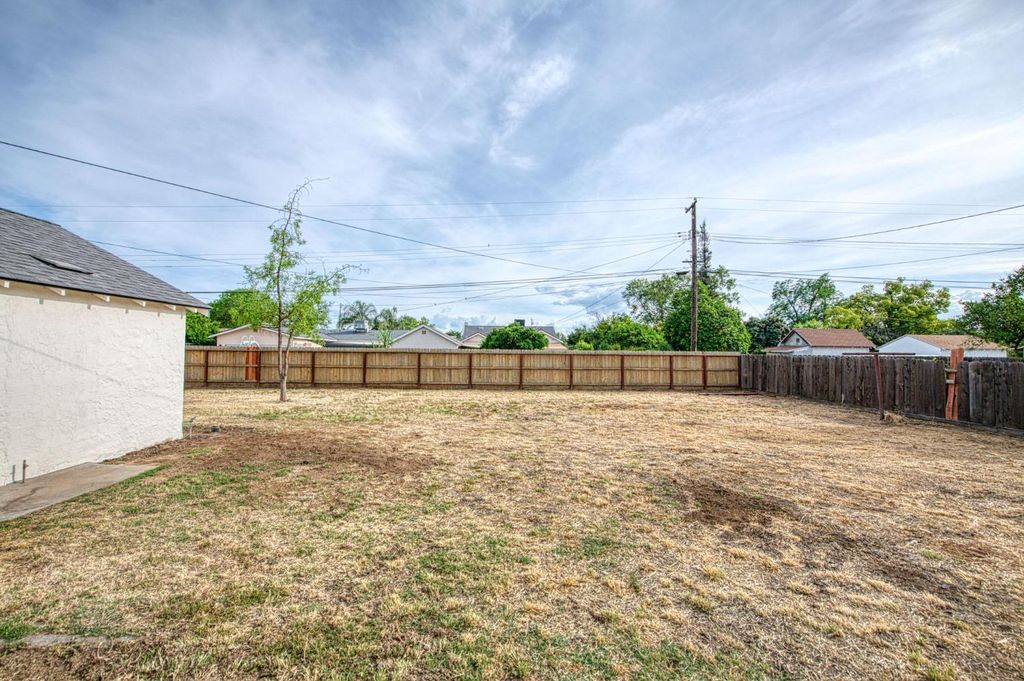 Image 37 of property listing at 3030 E Normal, Fresno, CA 93703