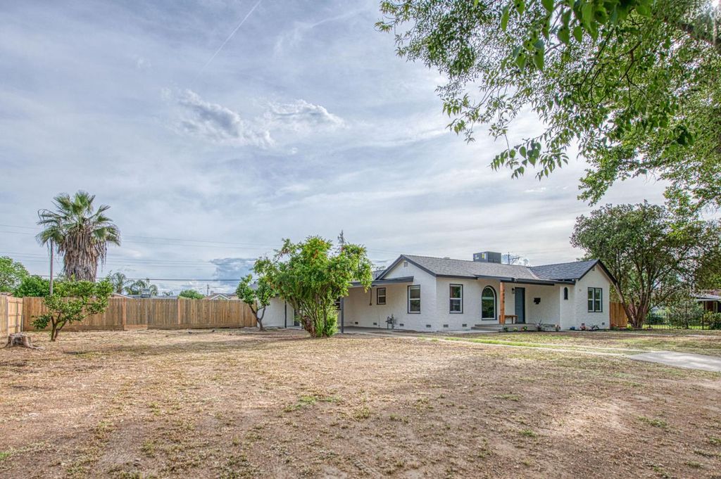 Image 41 of property listing at 3030 E Normal, Fresno, CA 93703