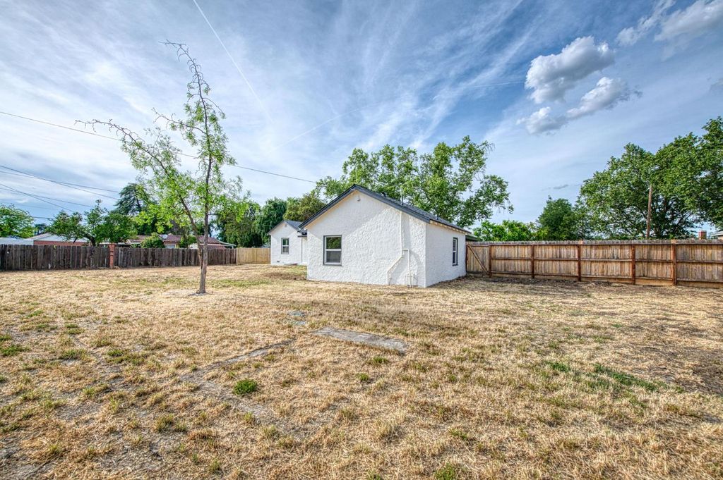 Image 47 of property listing at 3030 E Normal, Fresno, CA 93703