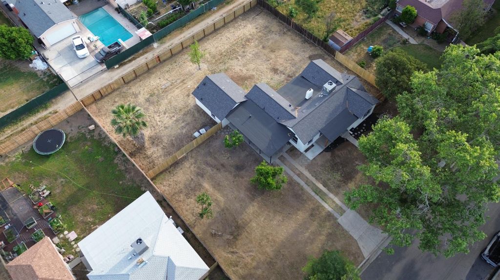 Image 53 of property listing at 3030 E Normal, Fresno, CA 93703
