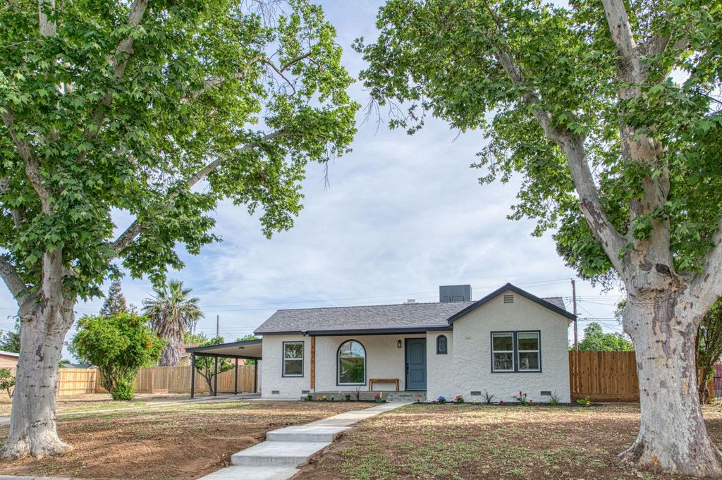 Image 6 of property listing at 3030 E Normal, Fresno, CA 93703