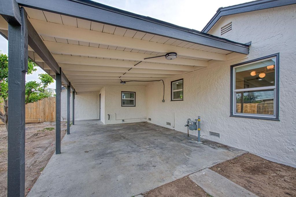 Image 8 of property listing at 3030 E Normal, Fresno, CA 93703