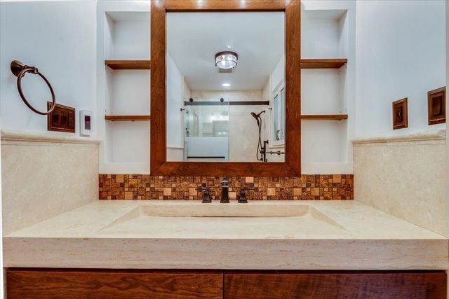 1455 N Woodrow Ave, Wichita, KS 67203