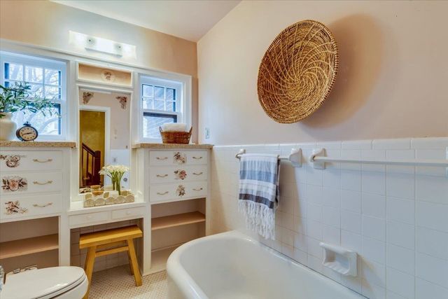 1455 N Woodrow Ave, Wichita, KS 67203