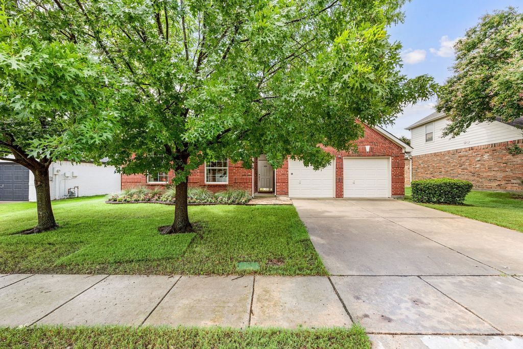 5100 Comstock Circle, Fort Worth, TX 76244