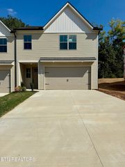 1812 Bennett Village Drive, Maryville, TN 37804