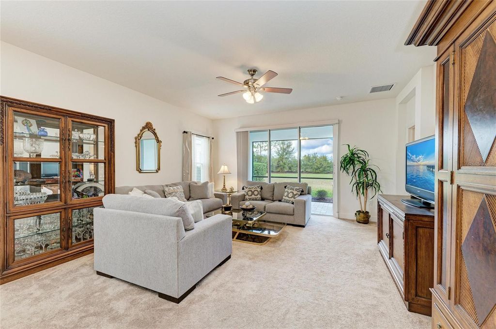 Image 11 of property listing at 12807 SEASONG TERRACE, Bradenton, FL 34211