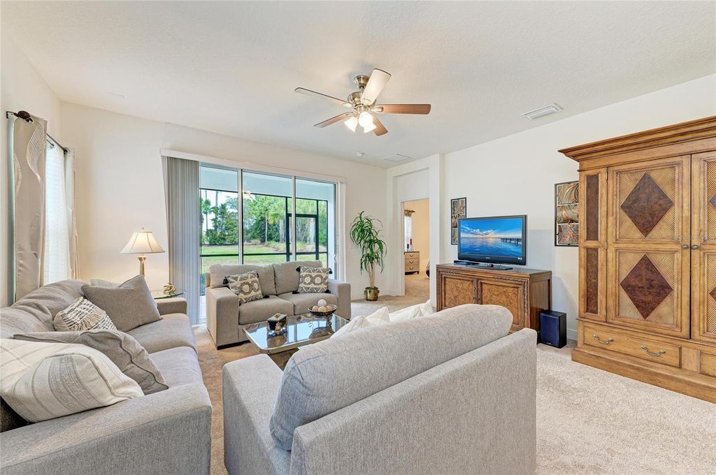 Image 12 of property listing at 12807 SEASONG TERRACE, Bradenton, FL 34211