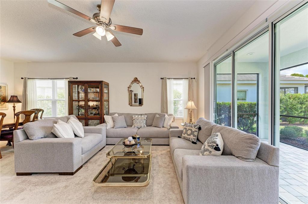 Image 15 of property listing at 12807 SEASONG TERRACE, Bradenton, FL 34211