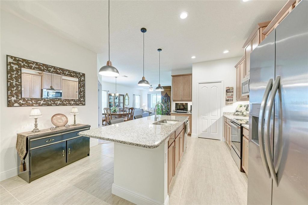 Image 18 of property listing at 12807 SEASONG TERRACE, Bradenton, FL 34211