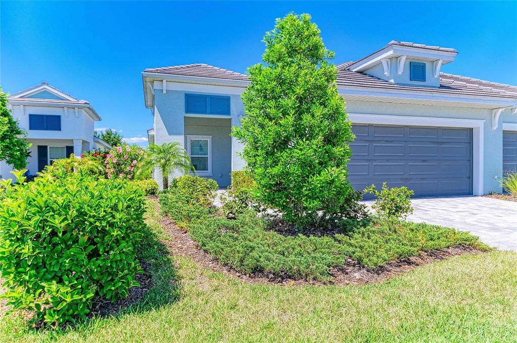 Image 3 of property listing at 12807 SEASONG TERRACE, Bradenton, FL 34211
