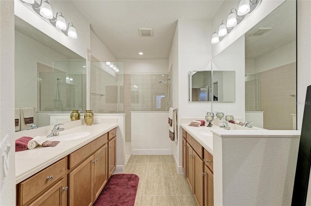Image 28 of property listing at 12807 SEASONG TERRACE, Bradenton, FL 34211