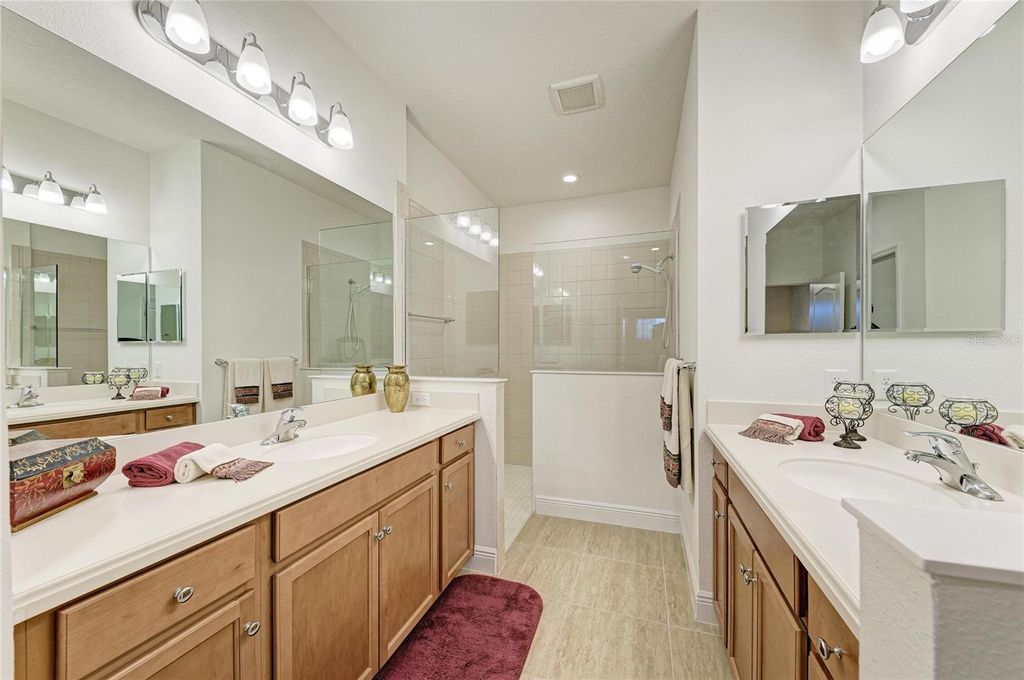 Image 30 of property listing at 12807 SEASONG TERRACE, Bradenton, FL 34211