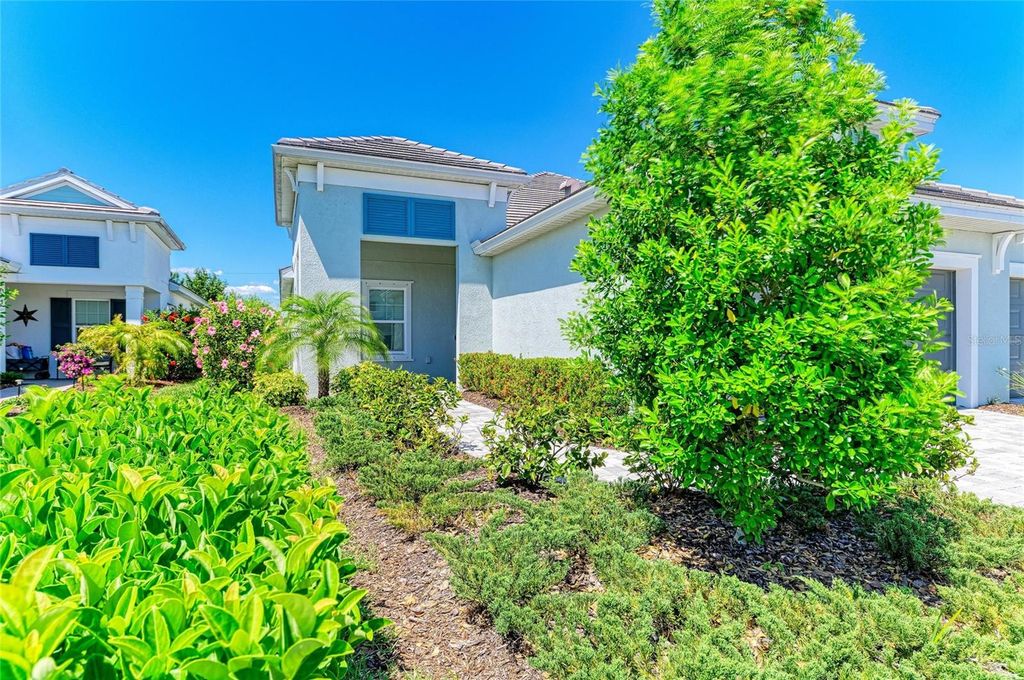 Image 4 of property listing at 12807 SEASONG TERRACE, Bradenton, FL 34211