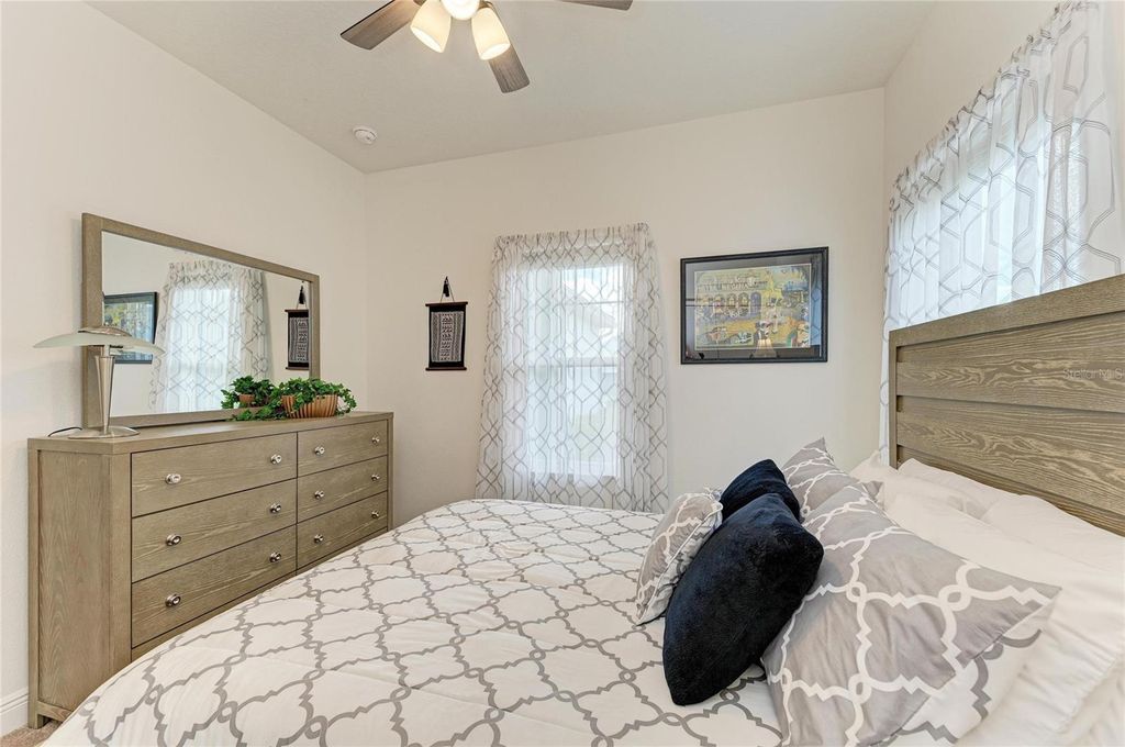 Image 36 of property listing at 12807 SEASONG TERRACE, Bradenton, FL 34211