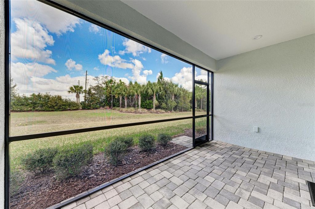 Image 45 of property listing at 12807 SEASONG TERRACE, Bradenton, FL 34211