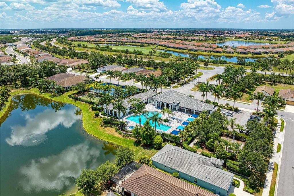 Image 49 of property listing at 12807 SEASONG TERRACE, Bradenton, FL 34211