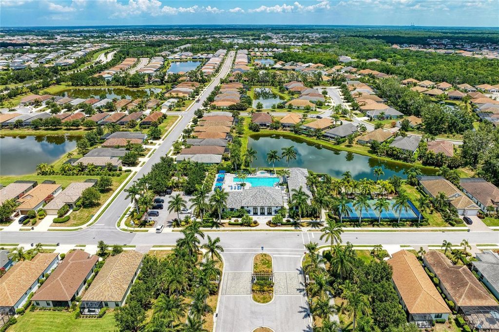 Image 52 of property listing at 12807 SEASONG TERRACE, Bradenton, FL 34211