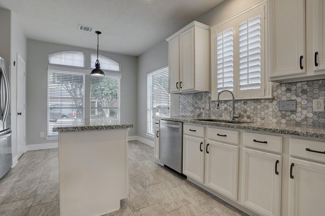 1408 S Friendswood Drive 106, Friendswood, TX 77546