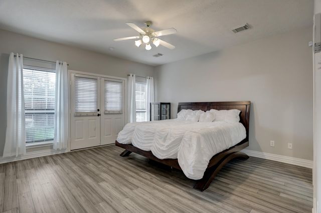 1408 S Friendswood Drive 106, Friendswood, TX 77546