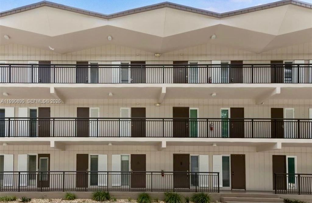 1967 S Ocean Blvd 205, Lauderdale By The Sea, FL 33062