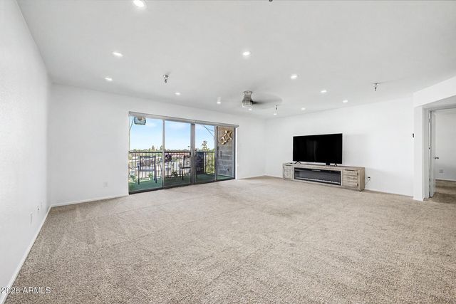 425 S PARKCREST Drive 334, Mesa, AZ 85206