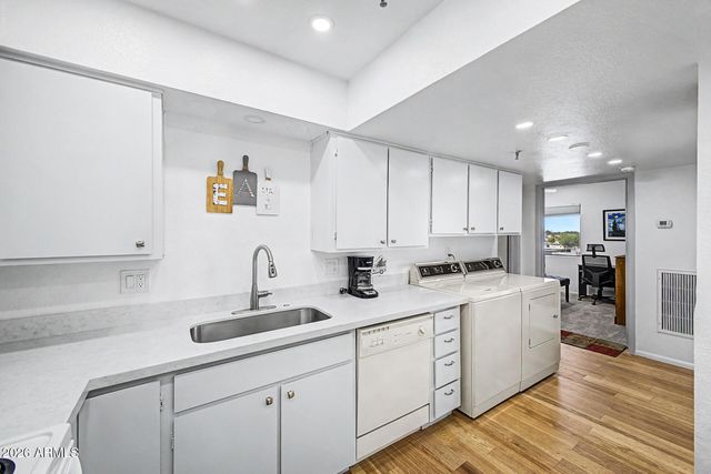 425 S PARKCREST Drive 334, Mesa, AZ 85206