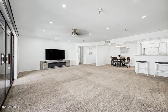 425 S PARKCREST Drive 334, Mesa, AZ 85206