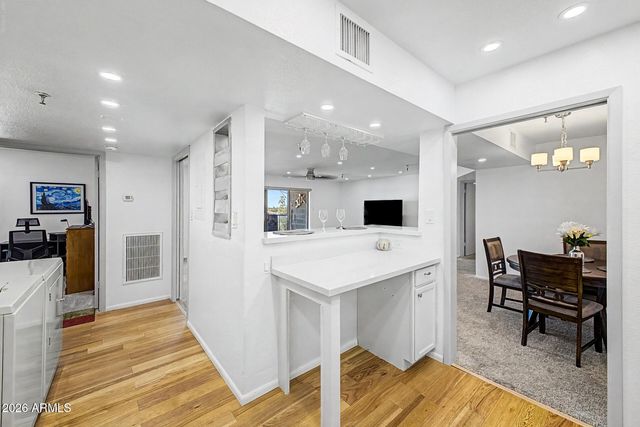 425 S PARKCREST Drive 334, Mesa, AZ 85206