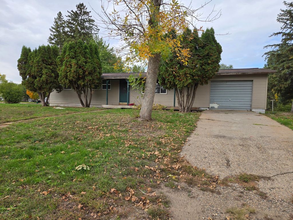 115 Village Avenue, Cannon Falls, MN 55009 — exterior