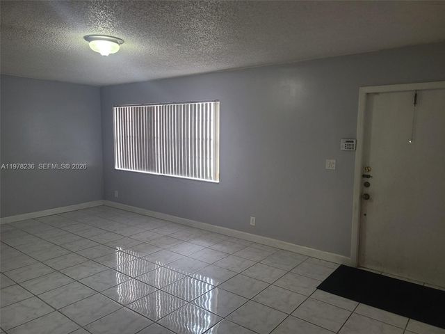 29 Seville Circle 4-49, Davie, FL 33324