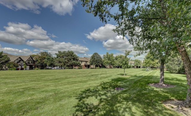 639 Elizabeth Drive B, Wood Dale, IL 60191