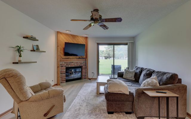 639 Elizabeth Drive B, Wood Dale, IL 60191
