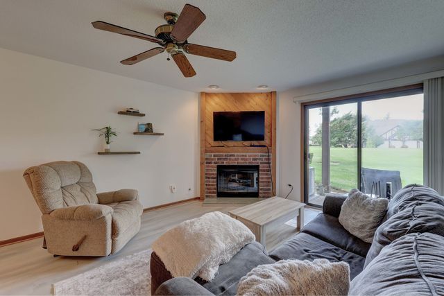 639 Elizabeth Drive B, Wood Dale, IL 60191