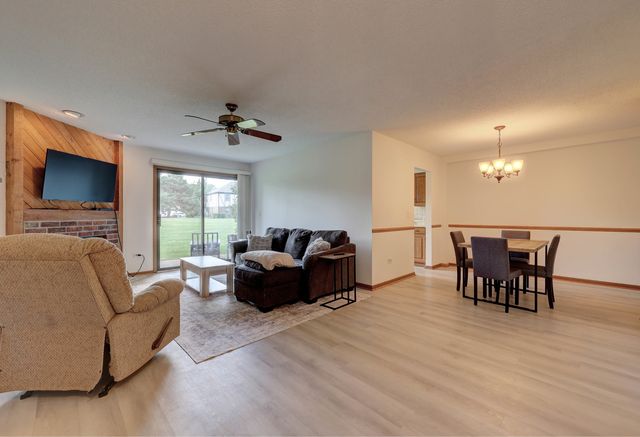 639 Elizabeth Drive B, Wood Dale, IL 60191